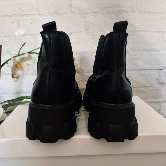 Lug Sole Boots - Picture 6 of 9